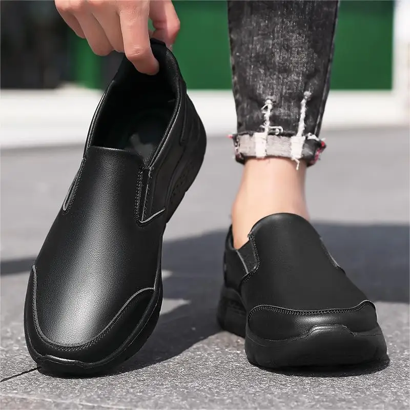 thick bottom Men Casual Shoes New Large-sized Anti-slip Soft-soled Round-toed Comfortable and Lightweight Walking Shoes  Autumn