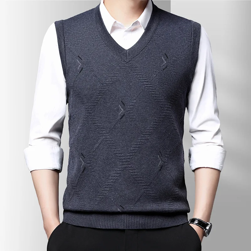 

BROWON Brand Knitted Sweater Men Clothing Fashion Solid Color V-Neck Collar Sweater Vest Male New Daily Warm Argyle Sweater Men