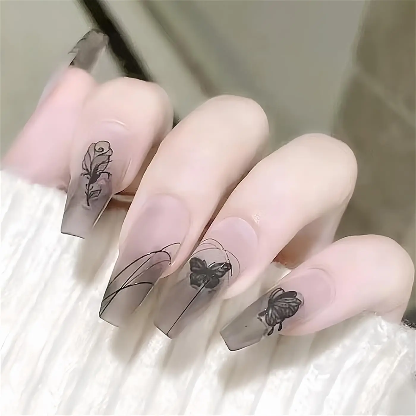 24 Stück: Verschönern Sie Ihren Look mit kurzen, quadratischen Kunstnägeln mit einem rosa-weißen Farbverlauf, 1 Nagelfeile & 1 Nagelkleber-Aufkleber-Set. – Detail 17