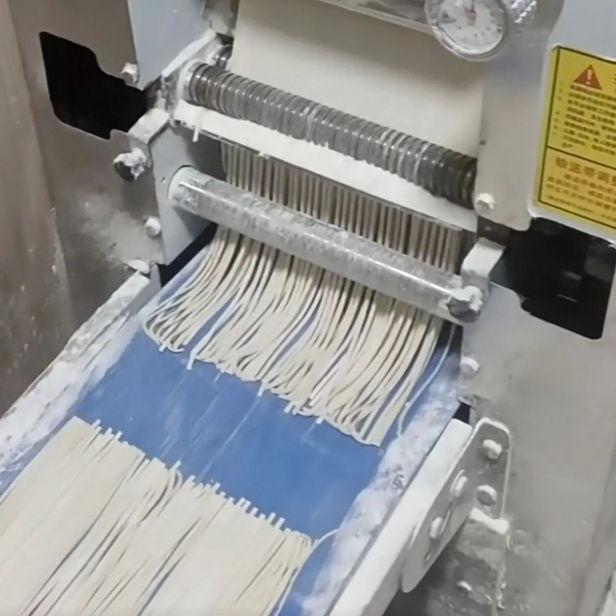 

Electric Dough Roller Stainless Steel Desktop Pasta Commercial Kneading Dumpling Maker Noodle Press Machine Wide Full Automatic