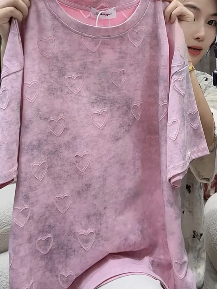 

Summer 2025 Large Size Korean Sle Pink Heart Dyed Top round Ne ort Sve Versatile Agel Commute Faion T-irt