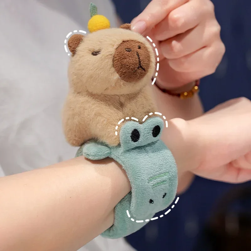 Capybara Slap Snap Wrap Capybara Plushie Armband Armband Kawaii Niedlicher Hund Katze Plüschtier Handring Kreatives lustiges Geschenk – Detail 14