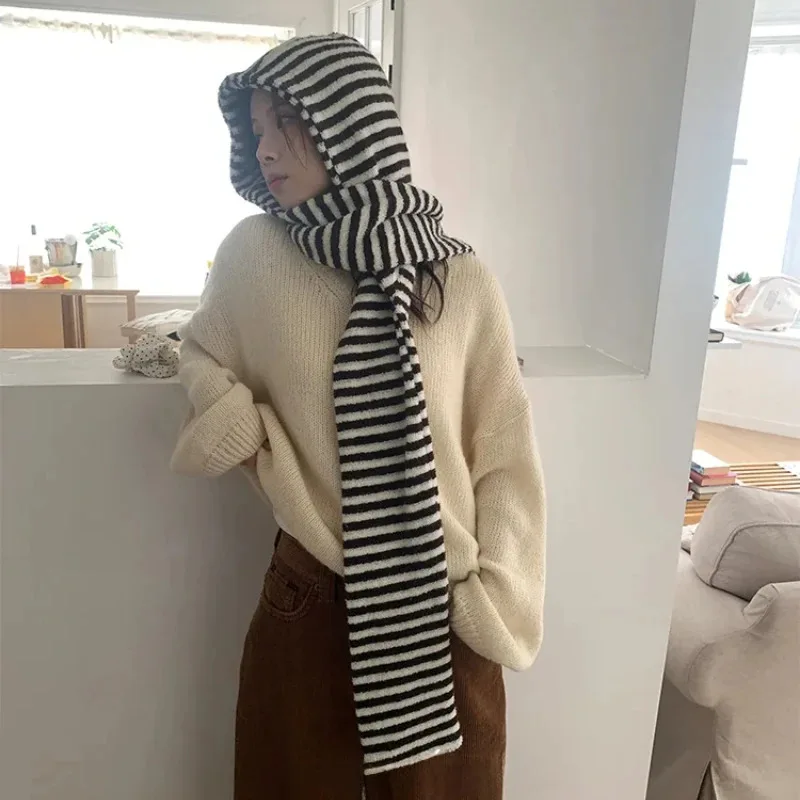 

Warm Windproof Striped Hat Scarf Inteated Ins New Korean Trend Women's Winter Hat Fashion Black and White Scarf
