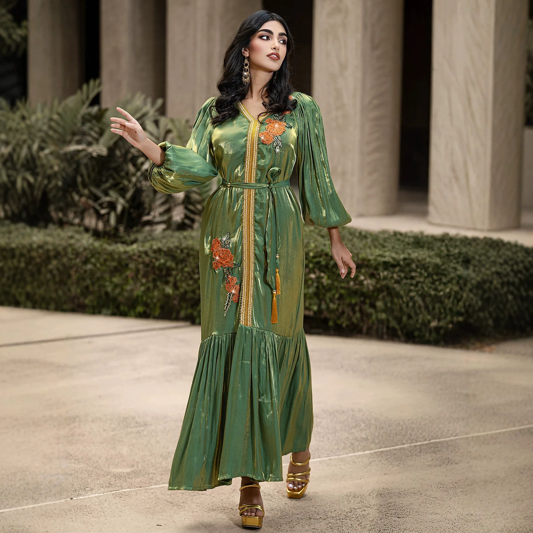 

Green Shiny Muslim Abaya Long Dress with Floral Embroidery and Belt Dubai Maxi Dresses Robe for Women Moroccan Femme Party Gown