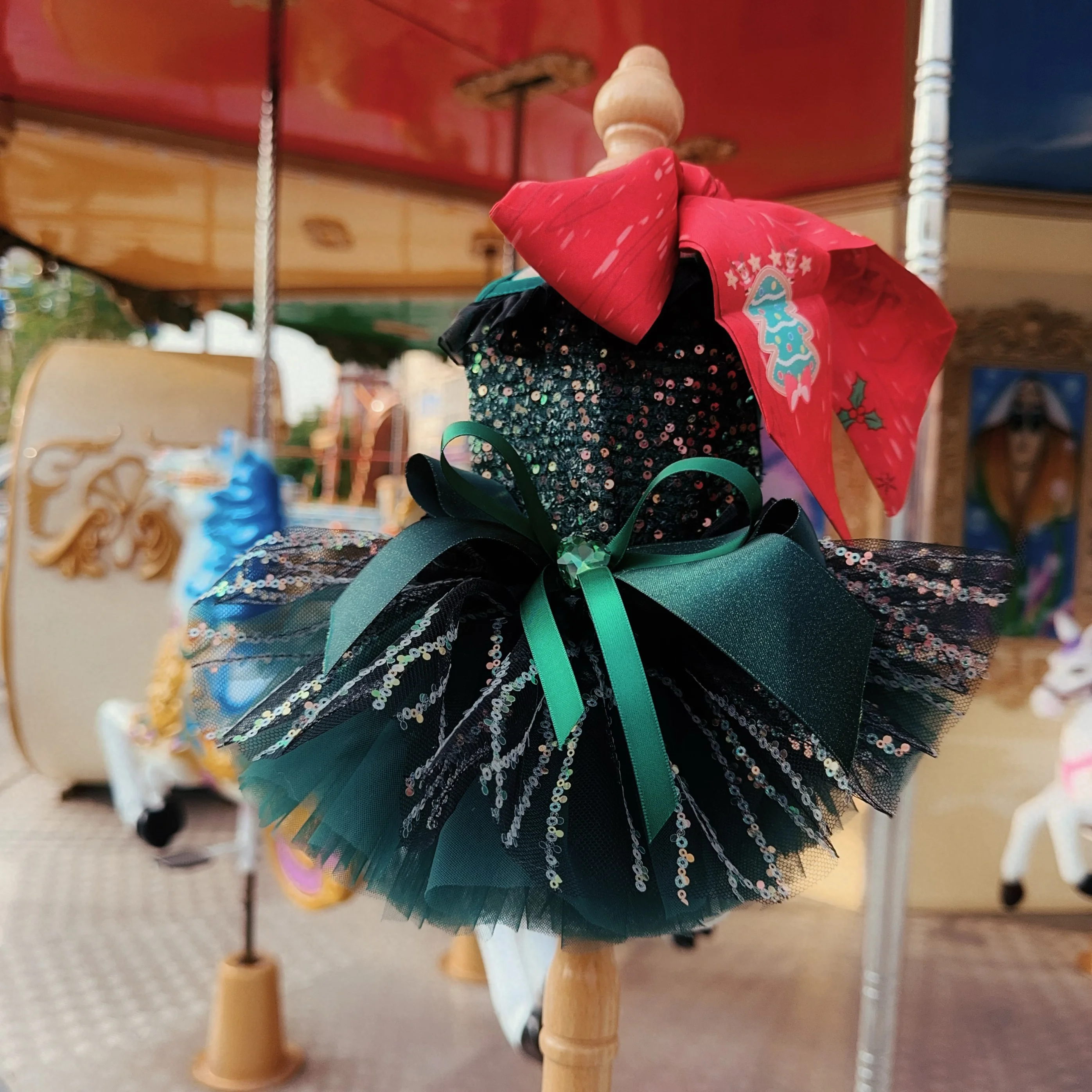 

Christmas Blackish Green Red Puppy's Clothing Fashion Luxury Sequin Crystal Bow Princess Dress For Small Medium Dog Pet Clothes