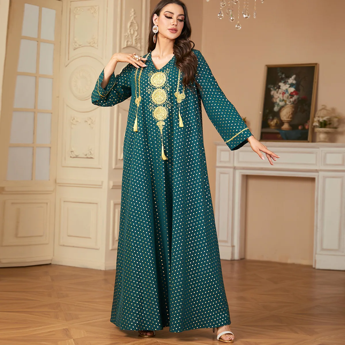 2855 new temperament V-neck Muslim robe embroidered with gold foil long sleeved dress for women