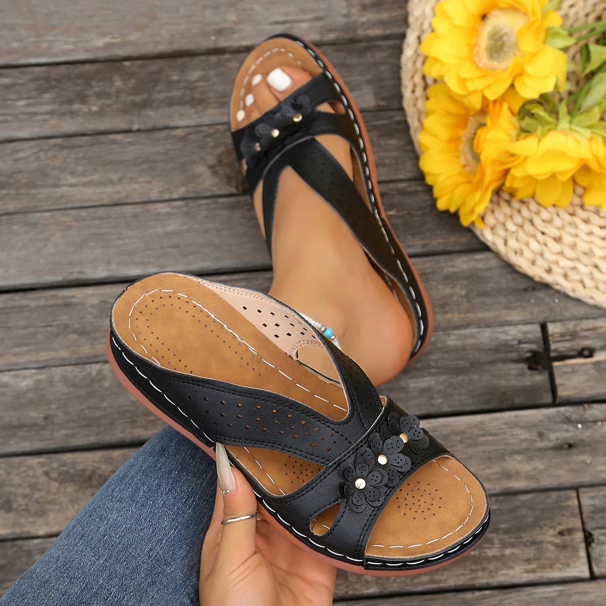 Women's Thick Soled Roman Sandals  Summer 2026 New Large Size Sloped Heel Flats for Outdoor Wear