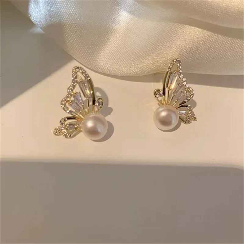 Fashion Women Korean Earrings New Net Red Explosion Style Pearl Butterfly Light Luxury Design Earrings Accessories Creative Gift