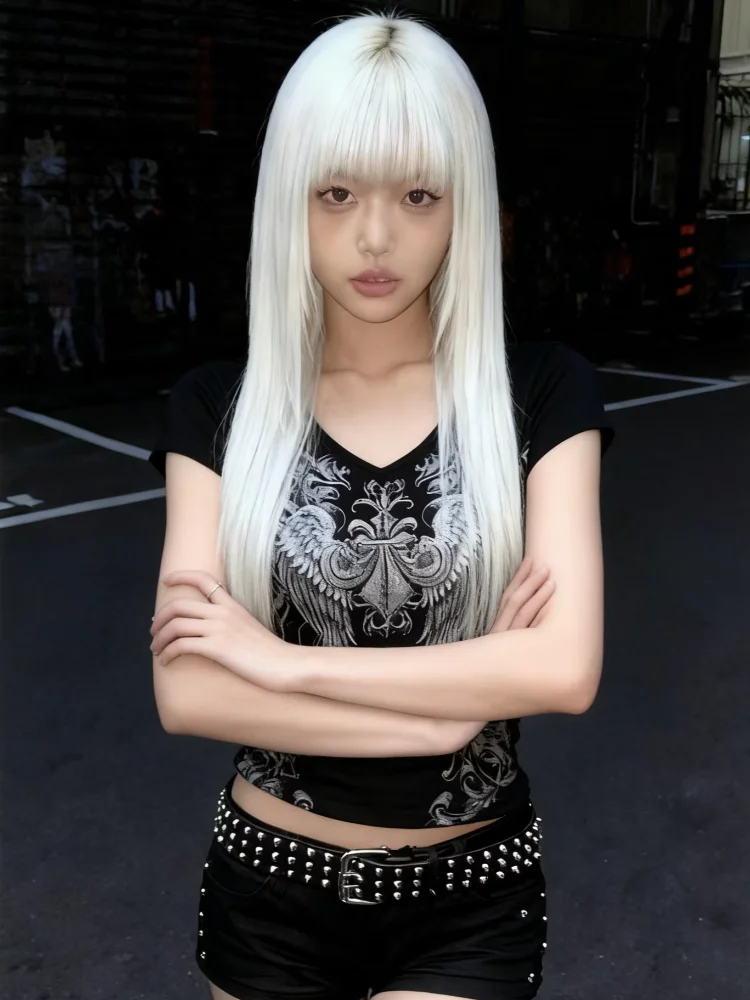 ホットガールスタイルの新しいVネック半袖タイトブラウス、Y2Kスタイルファッション、ダークスタイル、スリムフィットのレディースドレス。