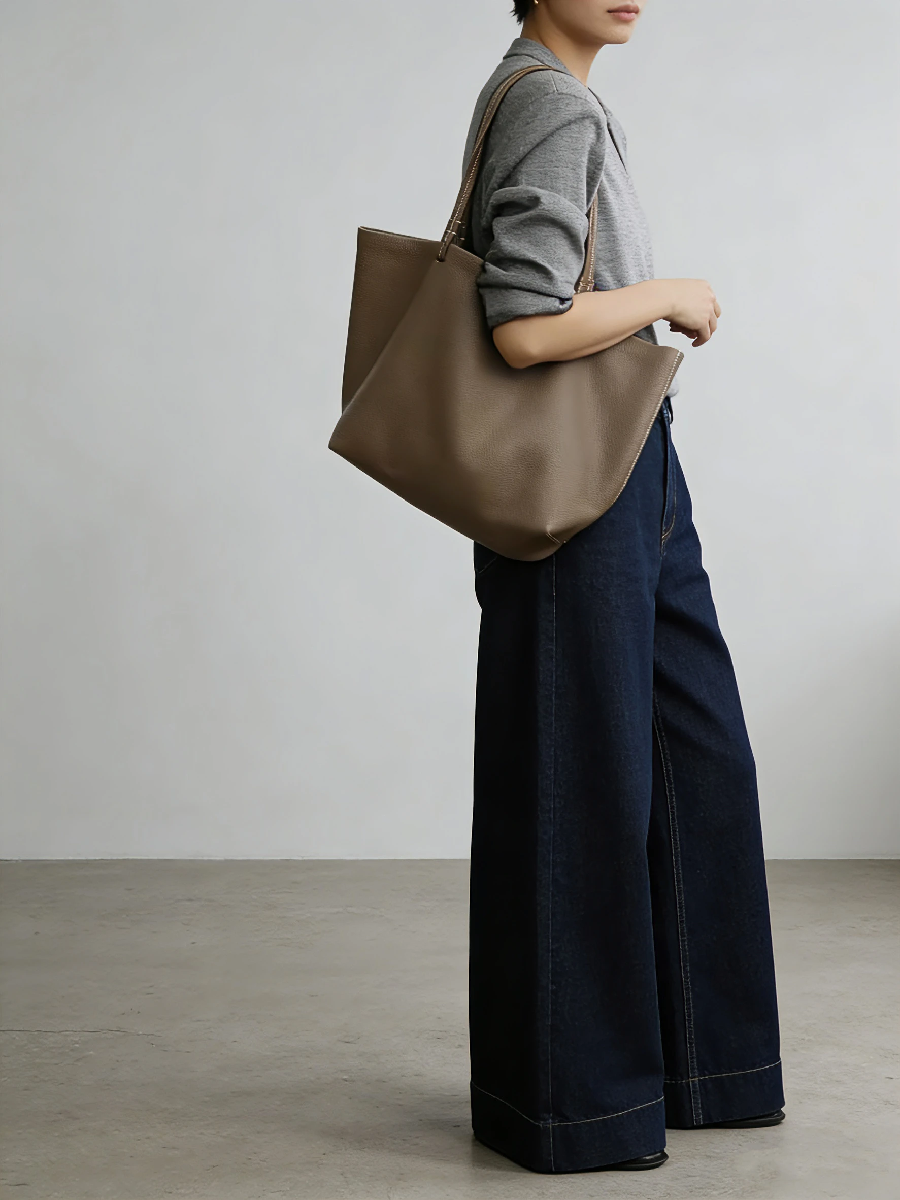 

High-End Top-Layer Cowhide Leather Large Capacity Single Shoulder Tote Bag Underarm Design for Stylish Comfort