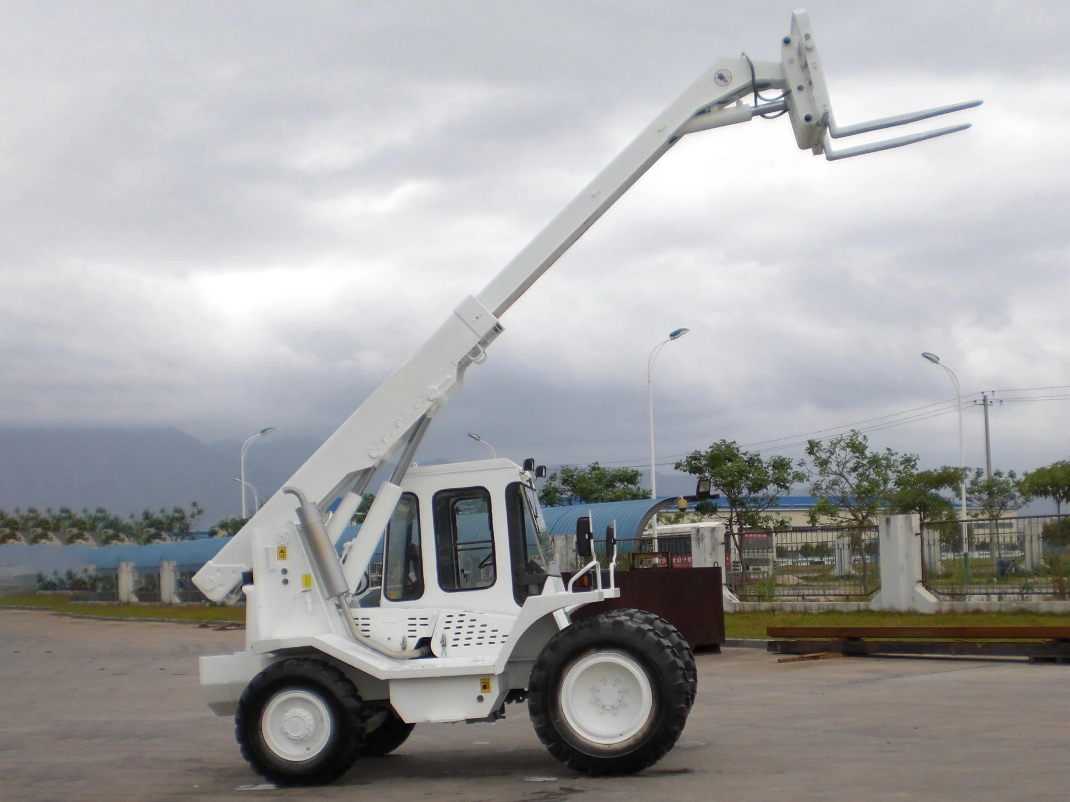 China Manufacturer Mini Telehandler Telescopic Forklift  Compact Front Shovel Boom Small Telehandler Telescopic Loader