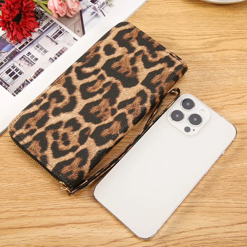 Vintage Leopard Print Long Wristlet Wallet Clutch for Women Leather Zipper Cell Phone Purse Credit Card Wallet with Coin Pocket