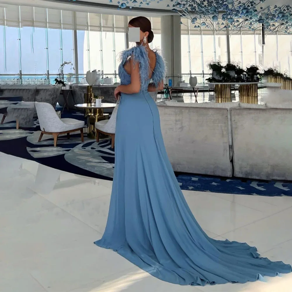 جودة عالية مخصصة ريشة الأزرق مطوي ذيل صغير أكمام المرأة الخامس الرقبة فساتين الزفاف ألف خط فساتين سستة يصل القطار