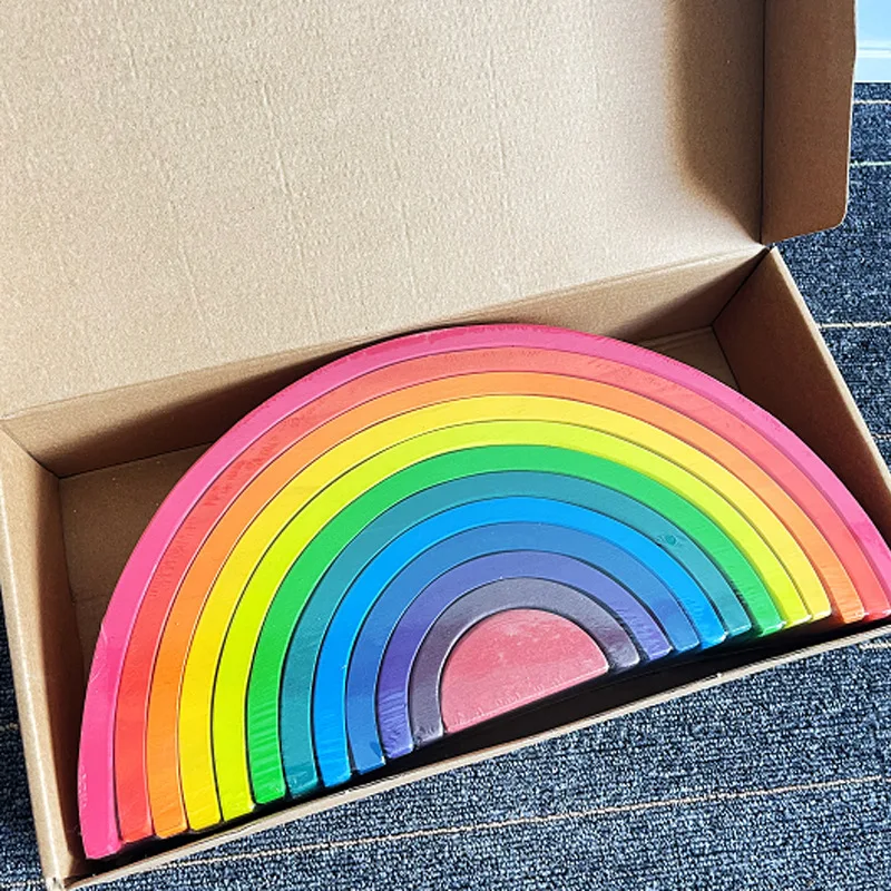 12 kolorowych łukowych klocków tęczy
