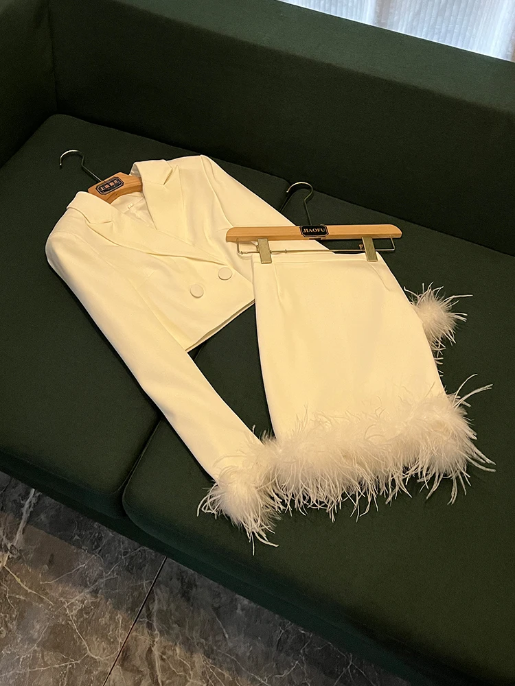 2025 automne hiver Celebri Faion haute ade plume d'autruche trajet femmes costume orts ensemble Ele Busin dame D37