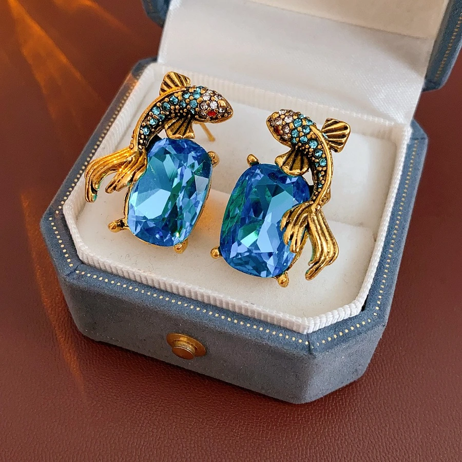 Inlaid Blue Square Rhinestones Stud Earrings for Women Sparkly Palace Style Koi Fish Ear Studs Novel Vintage High-end Jewelry K
