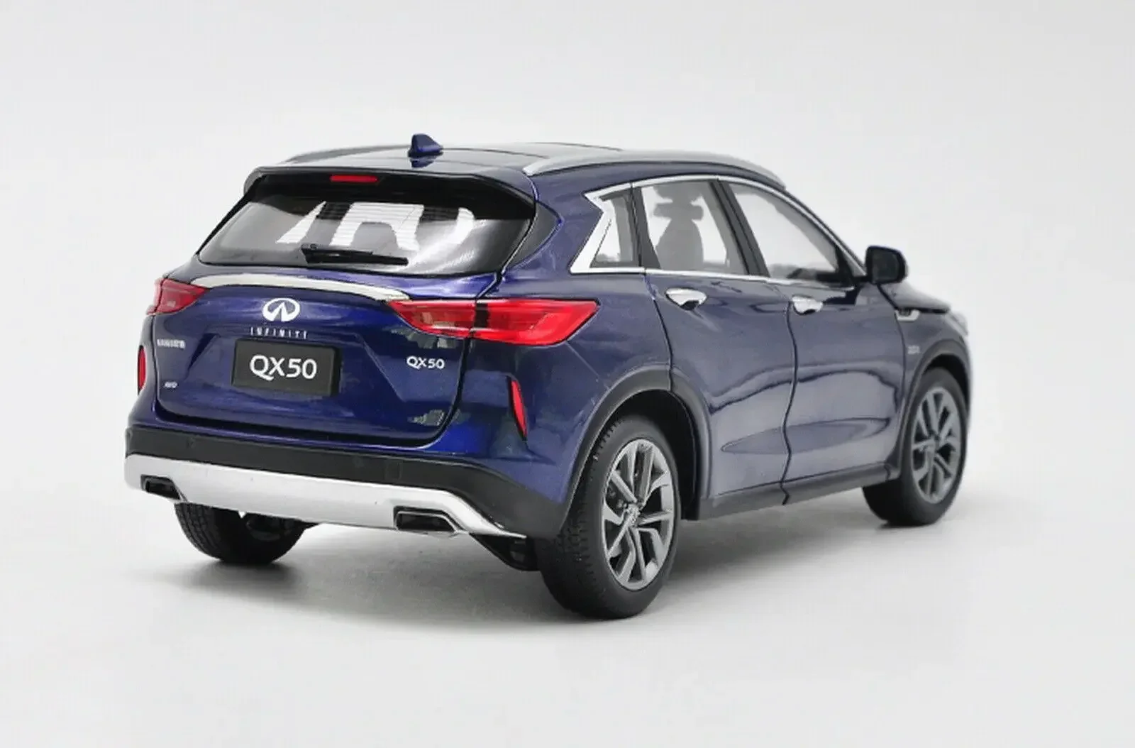 1:18 For Infiniti QX50 2018 SUV Diecast Car Model Blue / Gray / Red Toys Hobby Gifts Collection Display Blue/Gray Ornaments