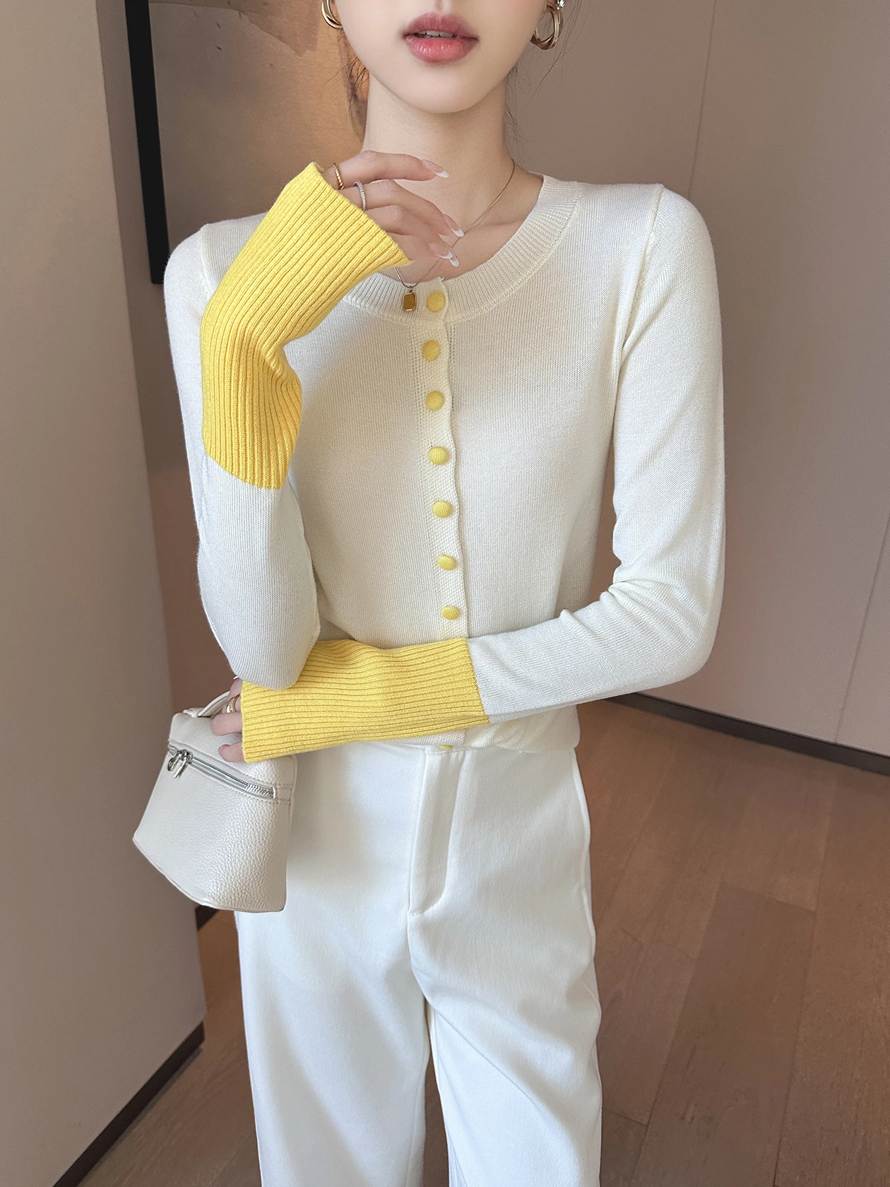 

Женский вязаный кардиган с круглым вырезом, весна 2026, новинка, стройнящий, универсальный, с цветовыми блоками, повседневный, мягкий, удобный крой