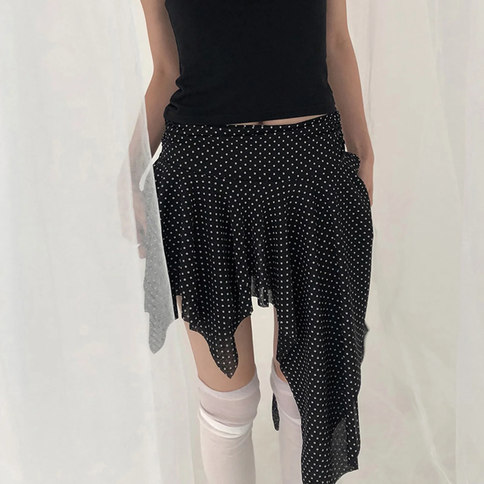 クラシックな女性のドットプリント非対称スカートシャーリングローライズショートフリルスカートカジュアルサマーストリートウェア
