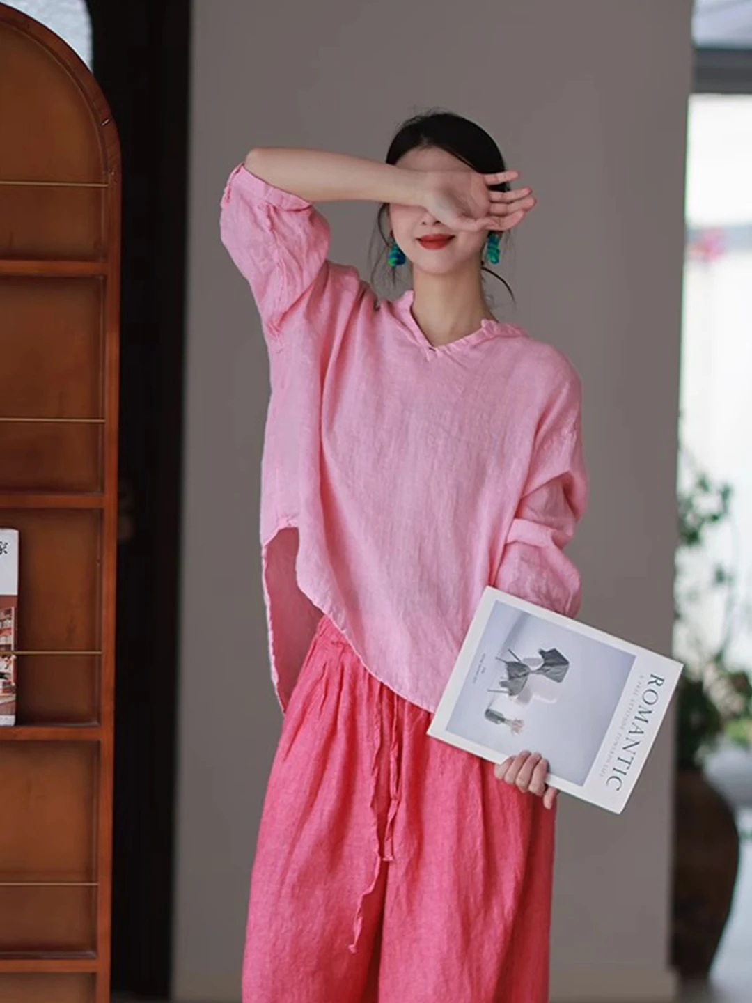 

Женская блузка Moadai Original 2026: Новинка Весна-Лето, льняная, мягкая, с V-образным вырезом, рукавом 3/4, удлиненная, с коротким передом и длинной спинкой, топ длиной 9/10