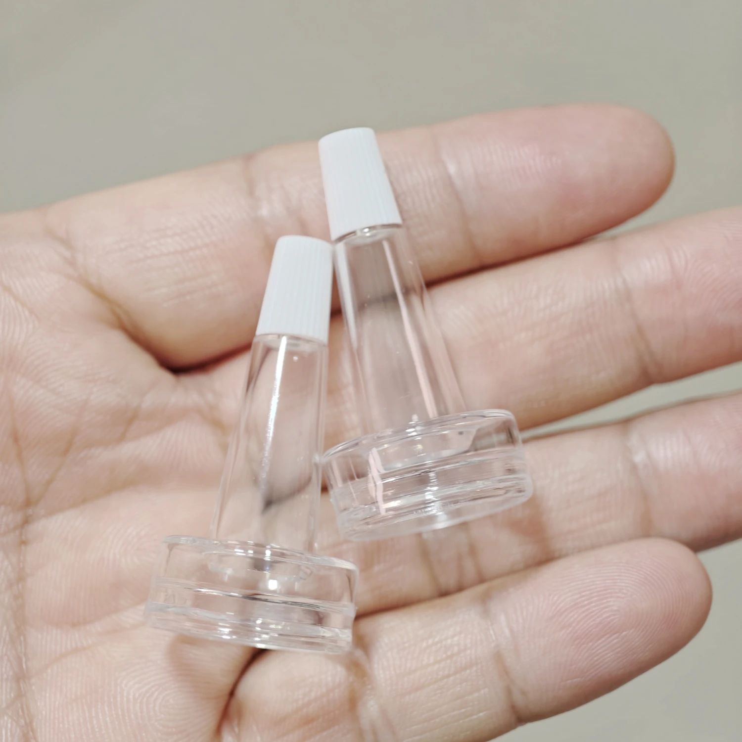 100/500 x Tampas de Borracha Transparentes com Ponta Branca de 20mm para Ampolas e Séruns, com Bico Dosador de Silicone Transparente