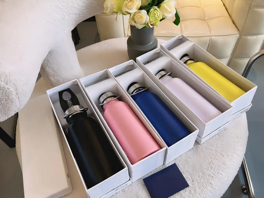 

Trendy and Luxurious Insulated Water Bottle Double Lid Dual-use Multi-color Available High-quality Portable Straw Cups Gift