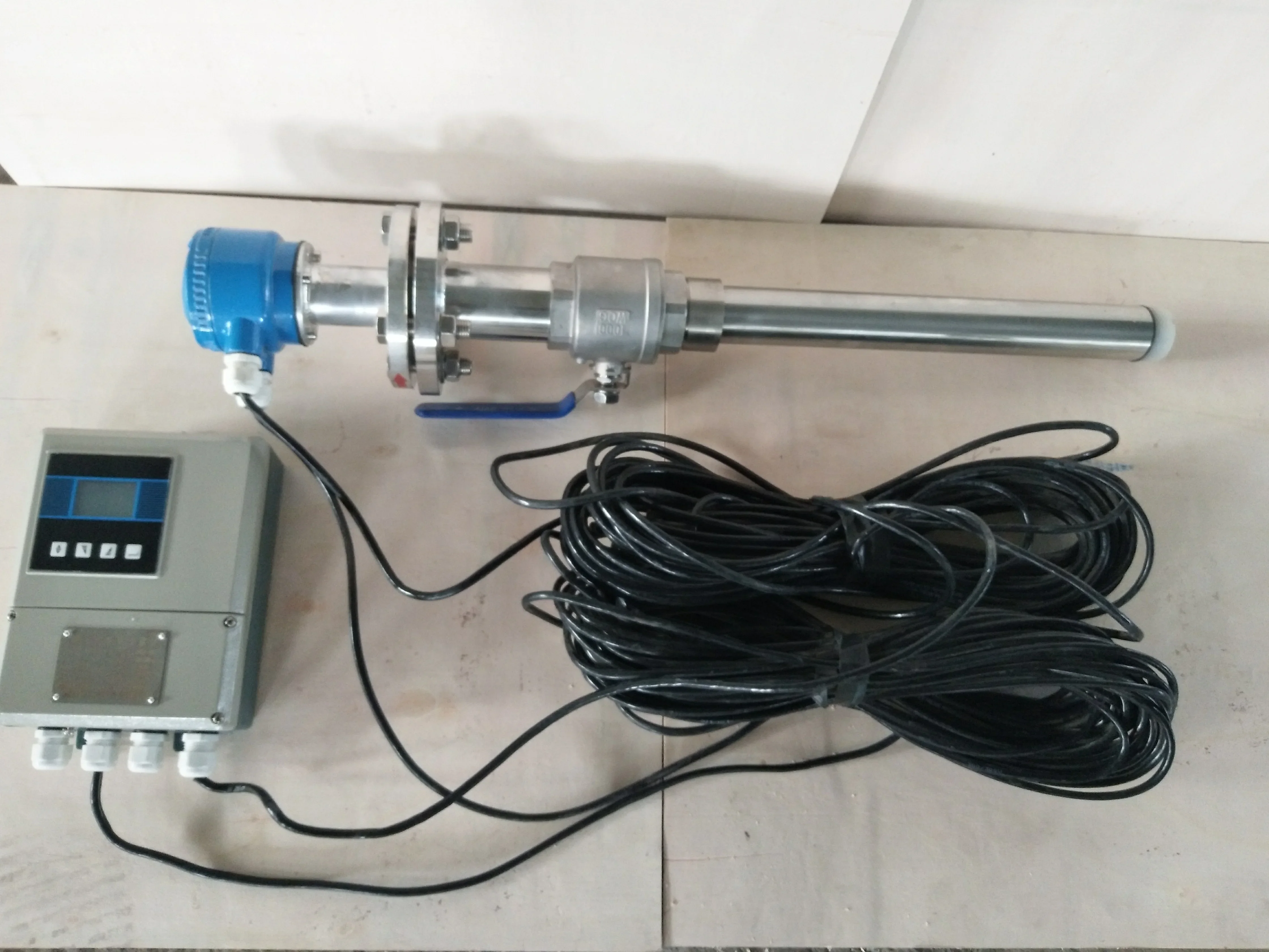 Medidor de flujo electromagnético de inserción de tubería variable