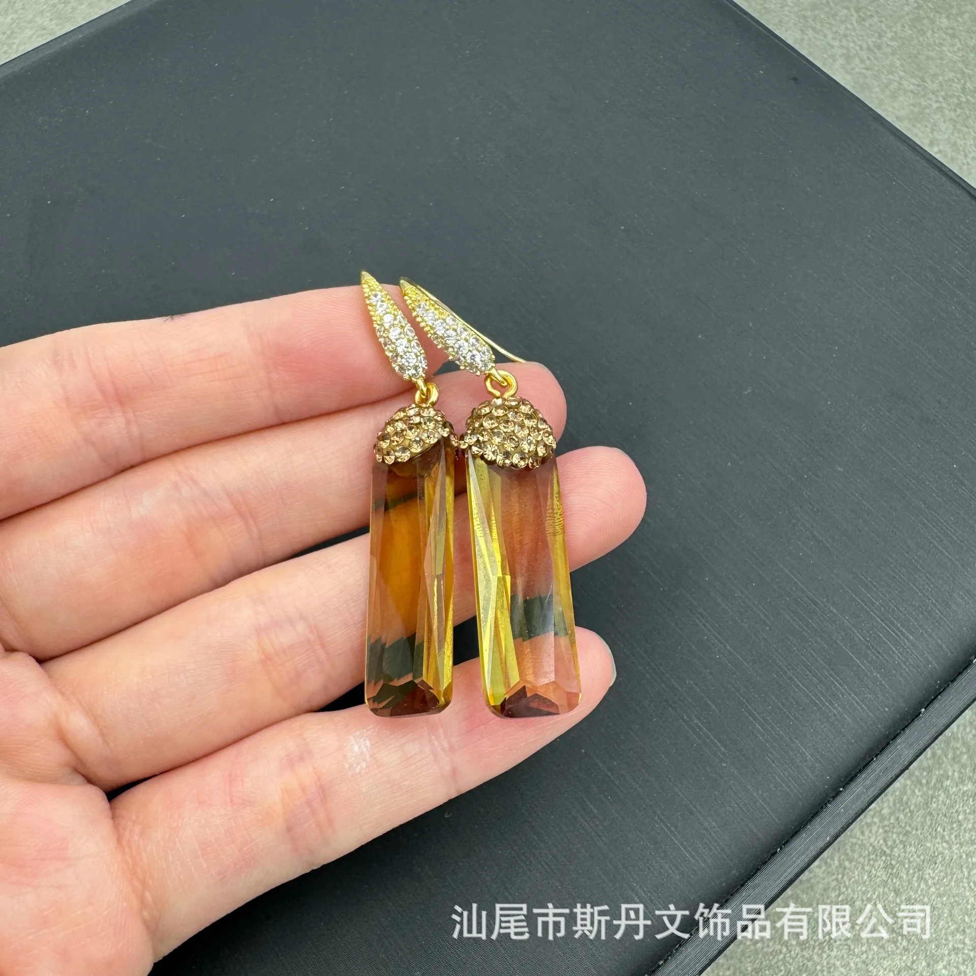 

New Sudan color-changing stone fine point ethnic style personalized jewelry preserving micro-inlaid color-preserving earrings