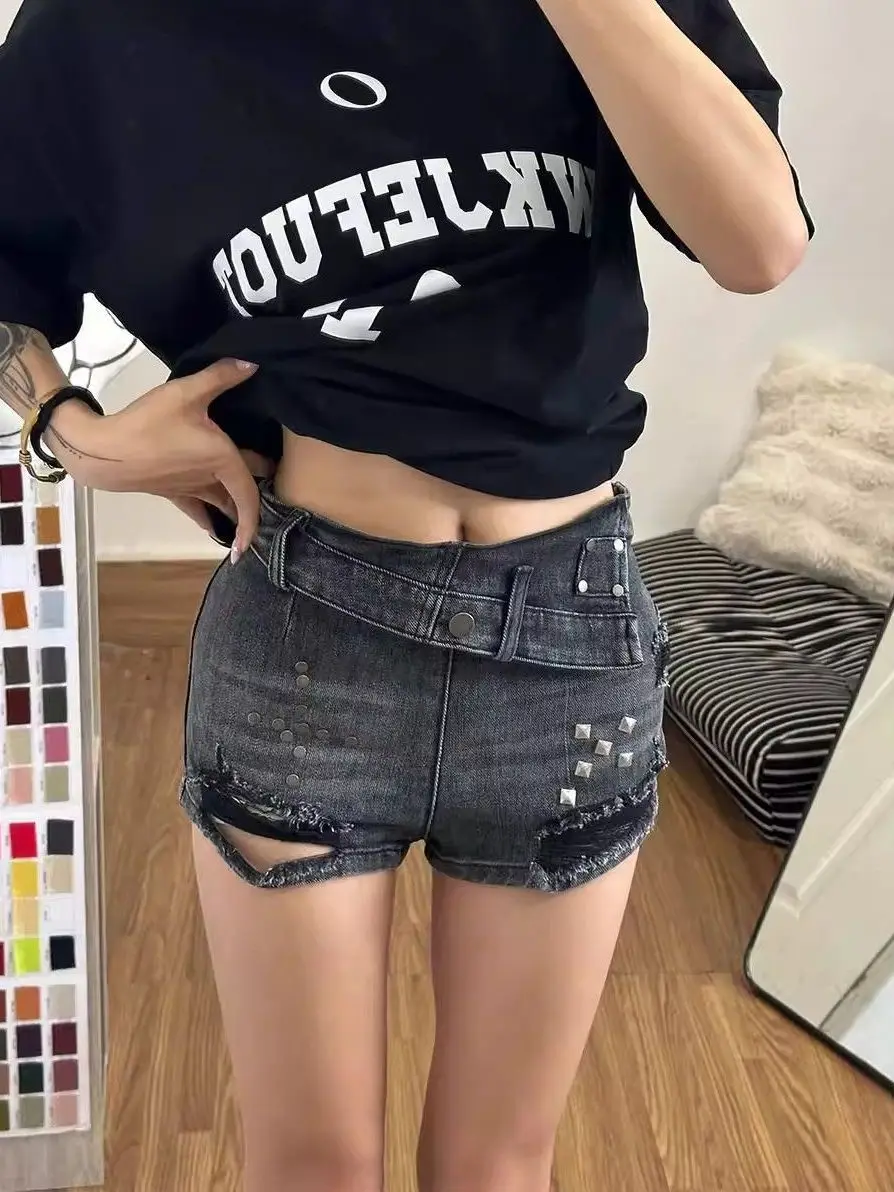 

American Y2K retro black rivet denim shorts for women 2026 summer new high-end sexy shorts