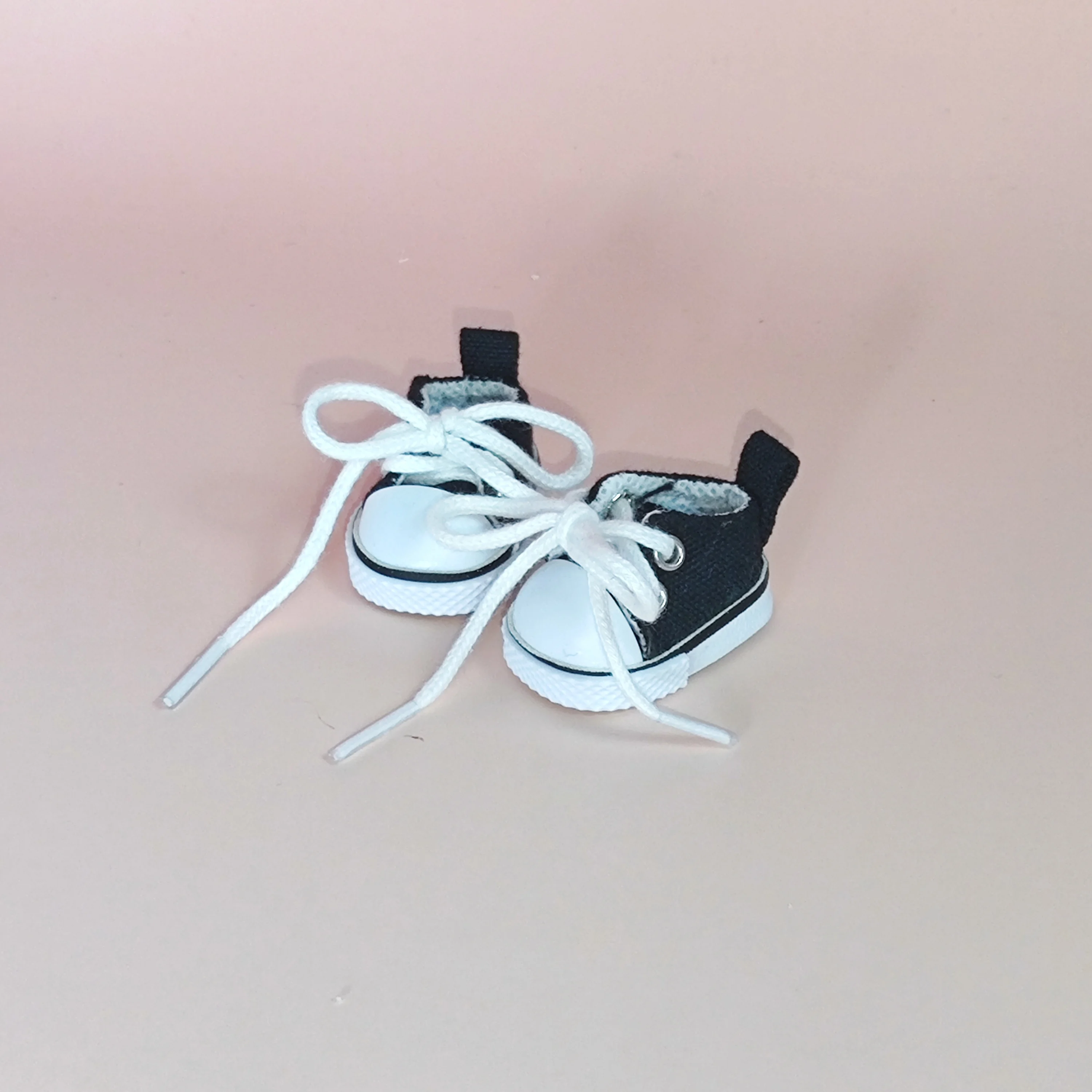 صندوق أعمى من سلسلة أحذية Labubu (الجيل 1 و 2) - مجموعة أحذية مصغرة لدمى الفينيل