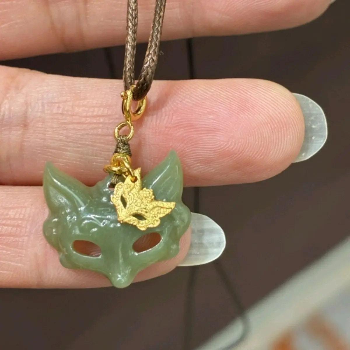 

Pure natural jade fox necklace New Chinese Hetian jade blue yellow mouth double fox mask necklace