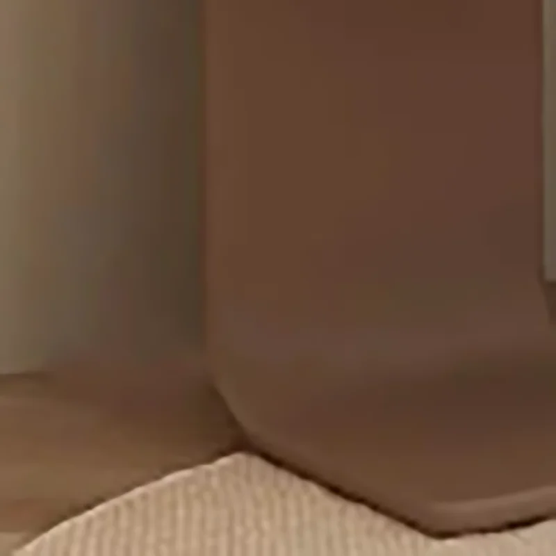 

There are many high-quality and very beautiful furniture in the store