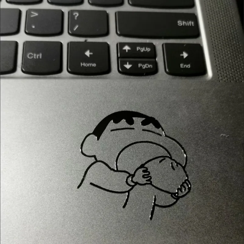 6 sztuk kredka Shin-chan naklejka Cartoon Anime 3D stereoskopowe metalowe naklejki DIY telefon Tablet Laptop słuchawki dekoracyjne naklejki