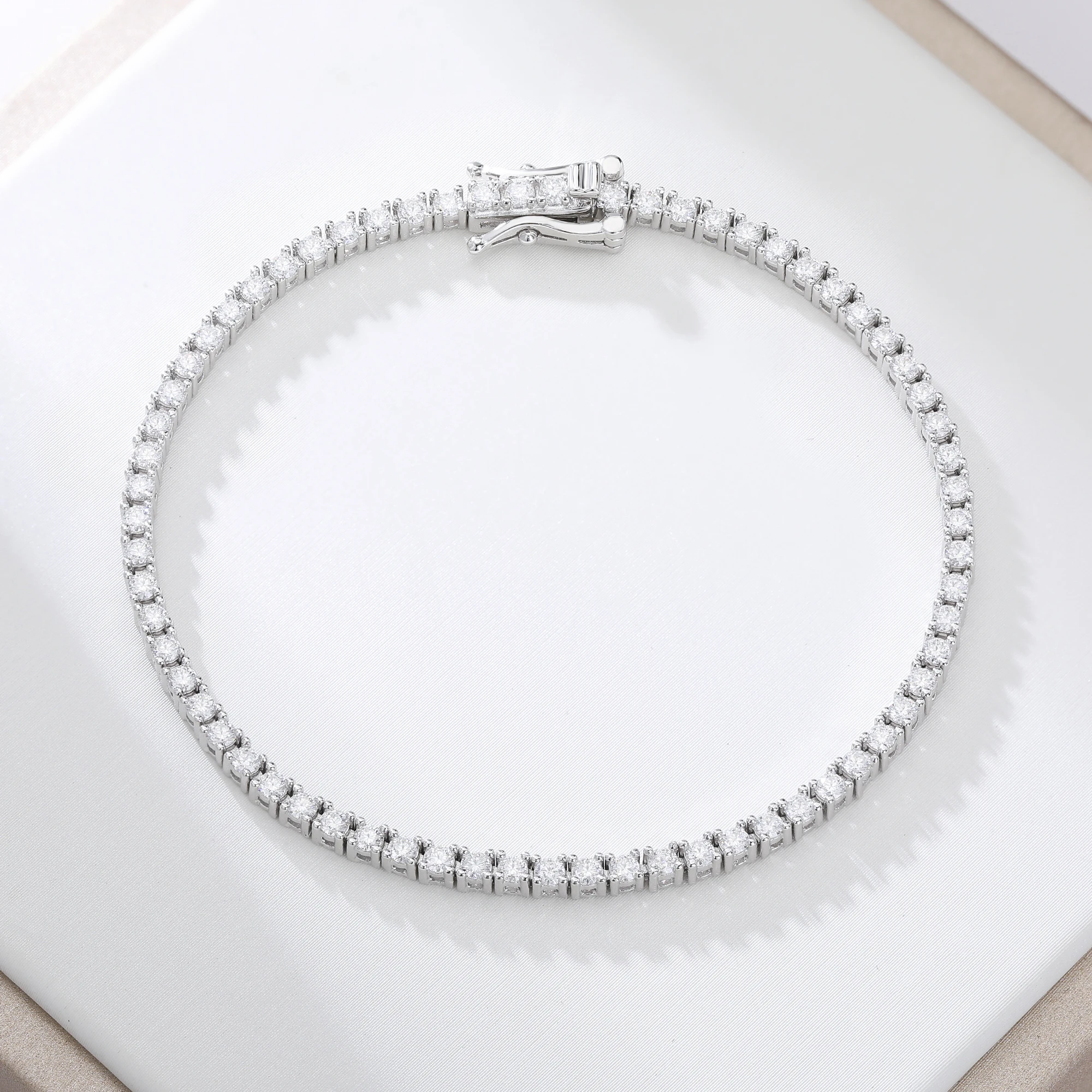 

Classic 2MM Round Shape D Color VVS White Moissanite tennis Bracelet For Christmas gift