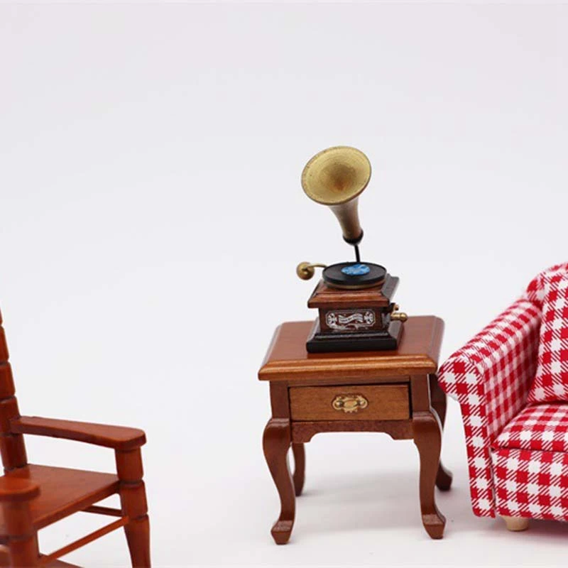 مشغل تسجيلات غراموفون عتيق ، أثاث مصغر ، إكسسوارات قديمة الطراز