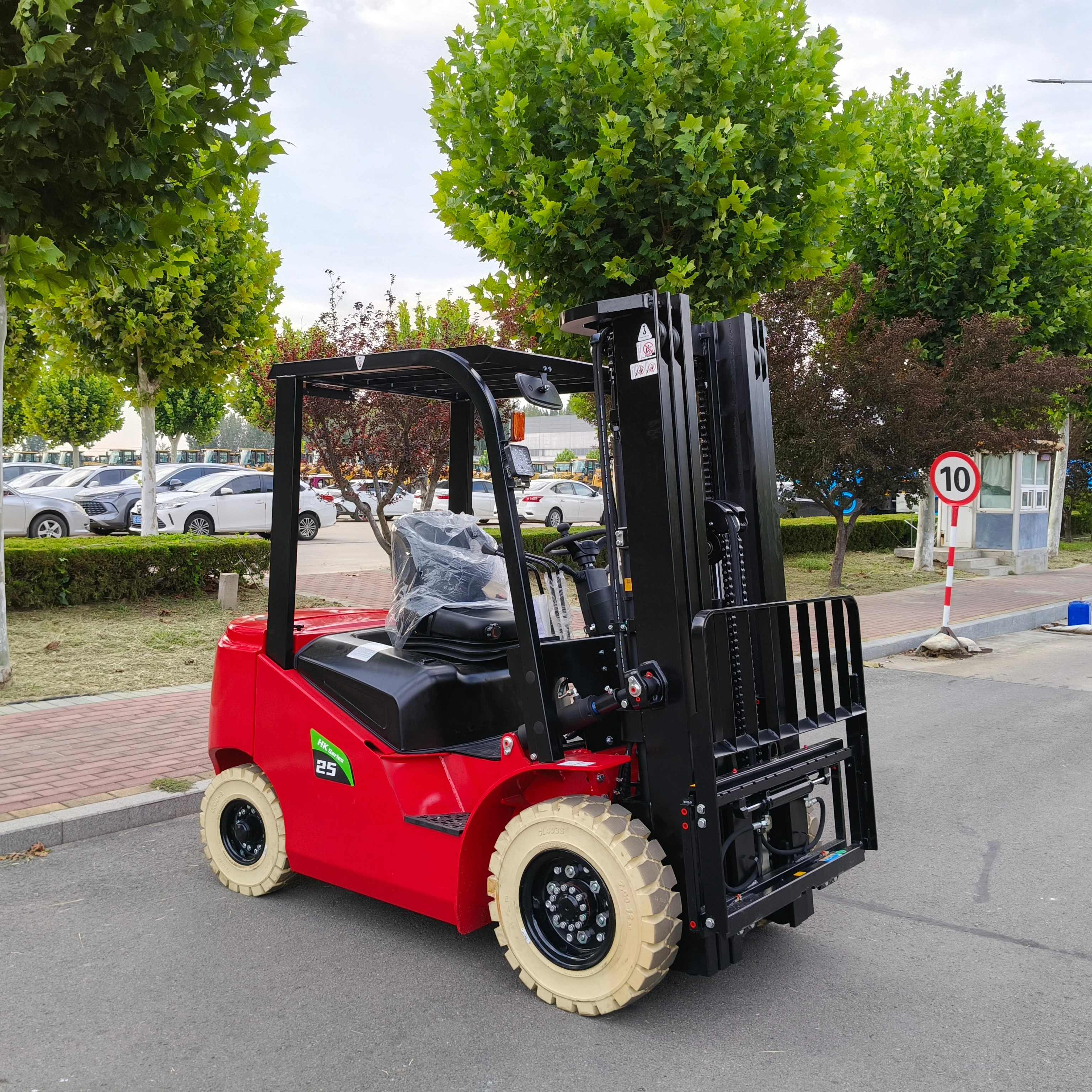 2025 New 2000kg 2500kg Electric Forklift 80V Lithium Battery 118 Inch Lift 4400lbs Capacity Fast Delivery Warehouse Logistics