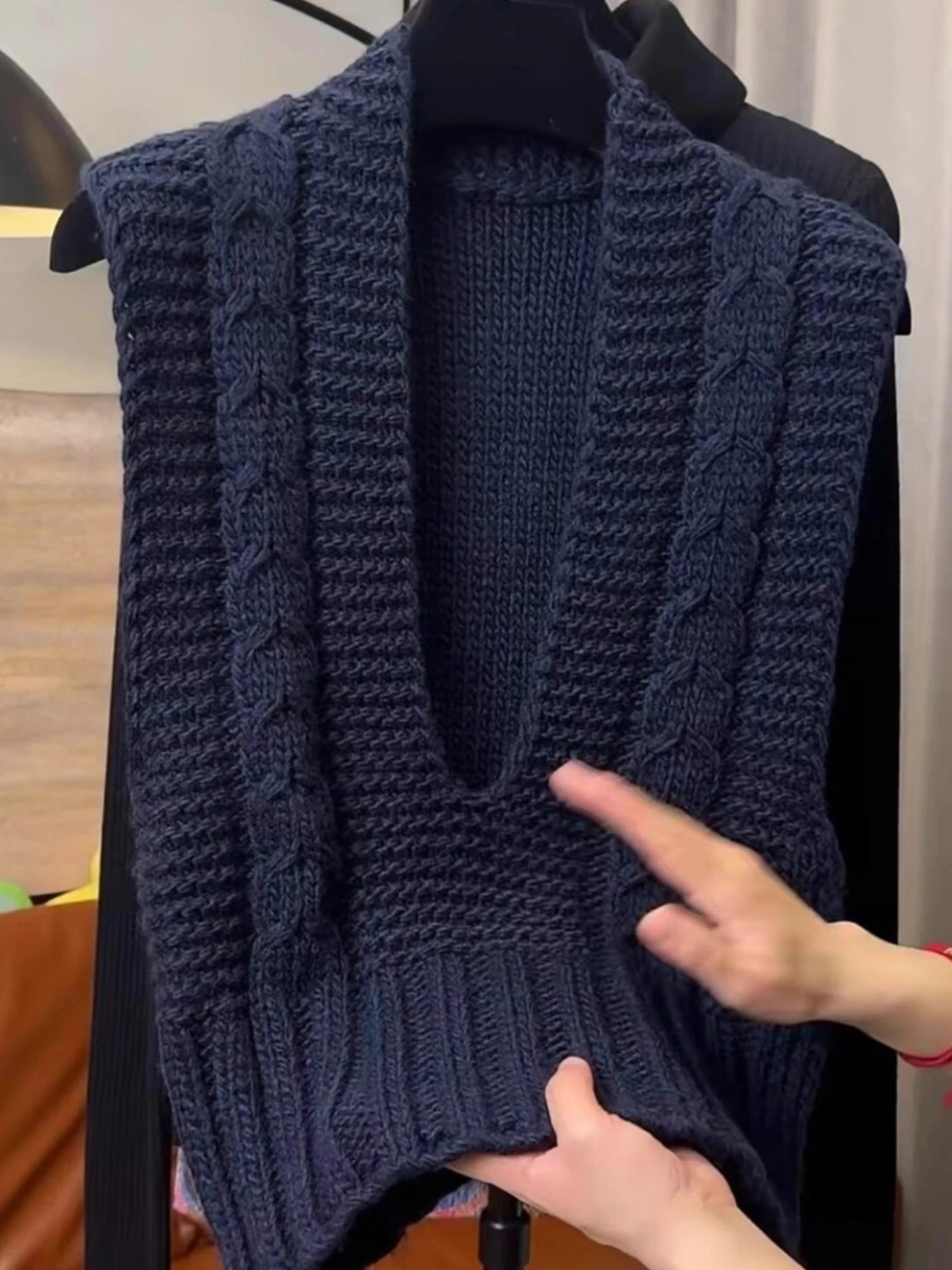 

Unique Comfortable High-End Women's Knitted Sweater Vest Faionable Layering Top Slimming V-Ne Pure Color Commute Sle