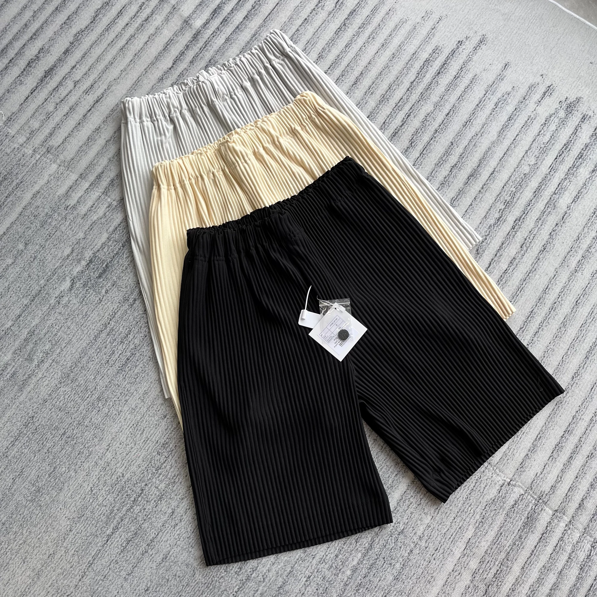 2023 Summer New High Quality Niche Miyake Pleated Tie Shorts High Waist Straight Fashion Design Men\'s Five-minute Pants Spot