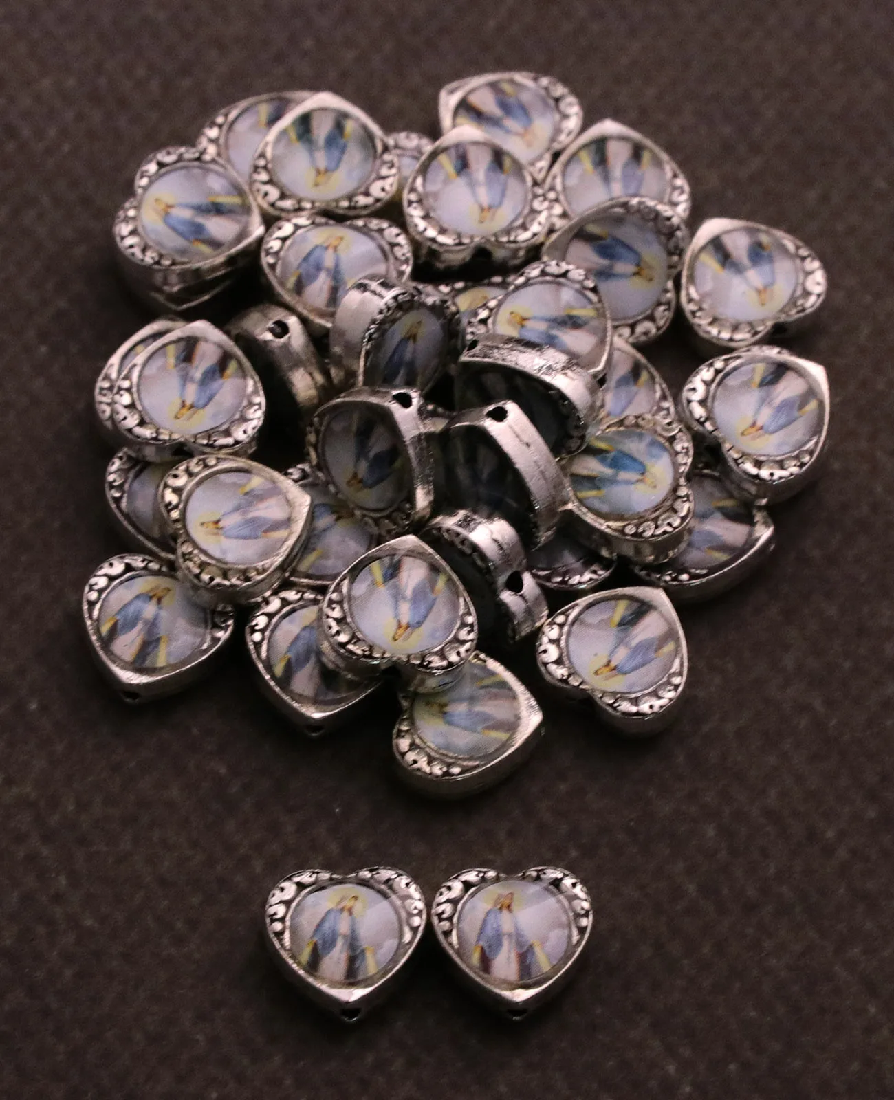 30Pcs Religious Our Lady of Grace Icon Loose Beads Heart Shaped Virgin Mary Spacer Beads Connectors for DIY Making Accessories