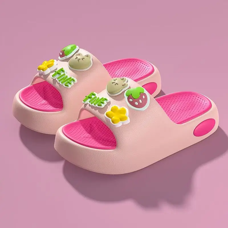 

Детские тапочки с милым мультяшным рисунком для мальчиков и девочек, летние, новые, на толстой подошве, легкие, нескользящие, домашние тапочки, пляжные тапочки