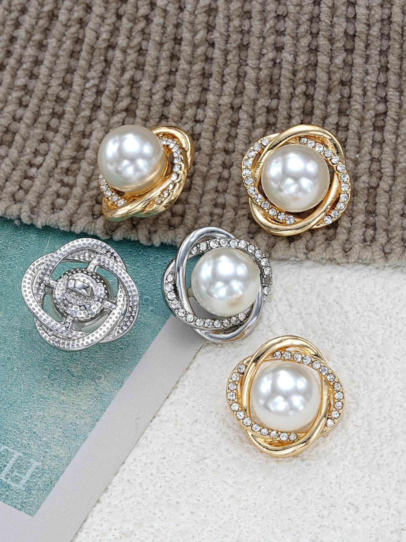 

6pcs diamond inlaid imitation pearl metal buttons, hand sewn button fabrics, hand sewn DIY decorative accessories
