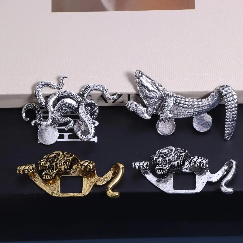 1Pc Zinc Alloy Vintage Crocodile Tiger Shaped Engraved Men's Suit Lapel Pin Classic Formal Accessory Pins For Men Suits view 5