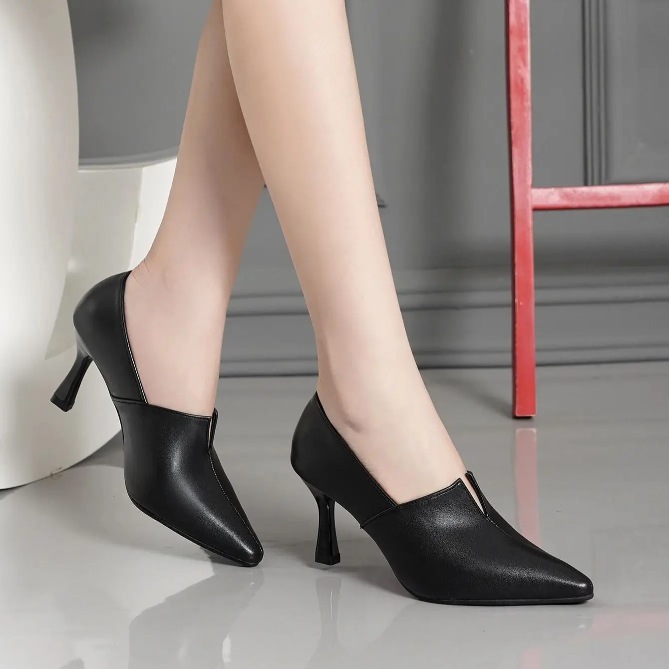 Simple pointed high-heeled fashion deep-mouthed fashion shoes