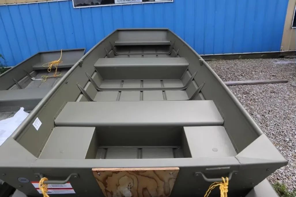 

Manufacturer sells high-quality 10-foot to 17-foot aluminum paddle boats for fishing and water operations
