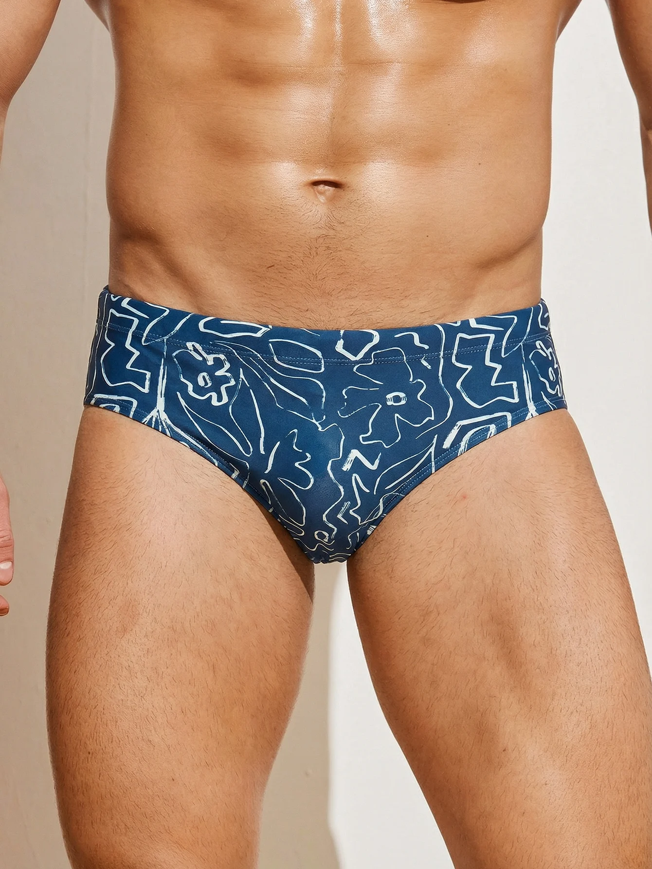 Men's printed sports triangle swimming trunks, high elasticity speed dry breathable swimming trunks, essential for beach swimmin