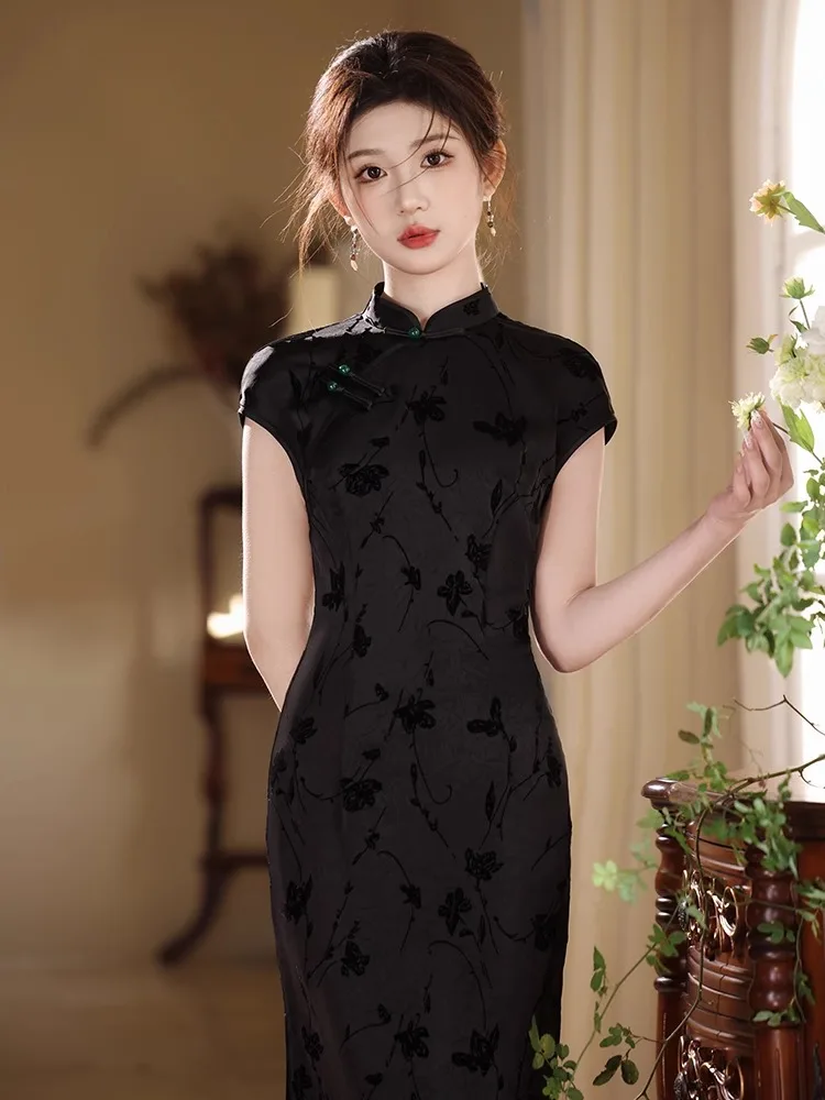 

Элегантное черное ципао: облегающее, улучшенная новая китайская версия, для повседневной носки, дышащее, с коротким рукавом, средней длины