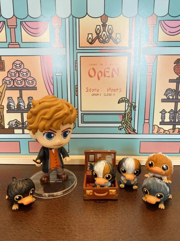 

Hot Toys Cosbaby Collectible Set Fantastic Beasts Crimes Of Grindelwald Newt Scamander And Niffler Interchangeable Lower Body