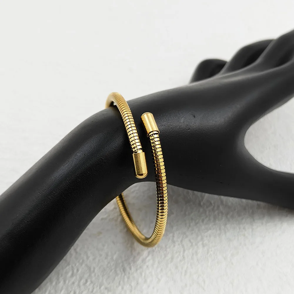 New fashion threaded multi-layered surround women's bracelet gold-plated 18k stainless steel, non-fading, highly waterproof