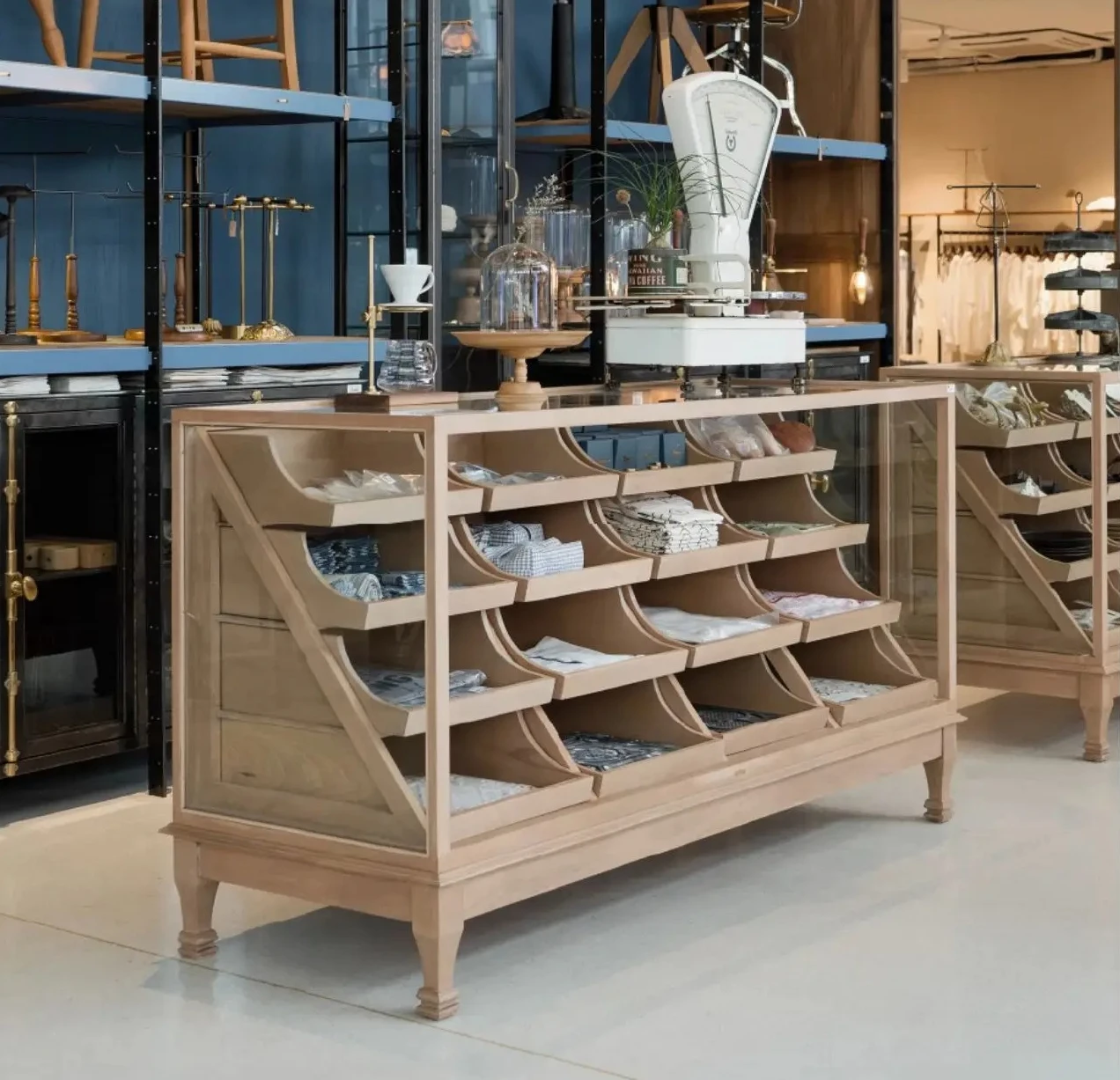 solid wood multi-grid display cabinet, clothing store Nakajima cabinet