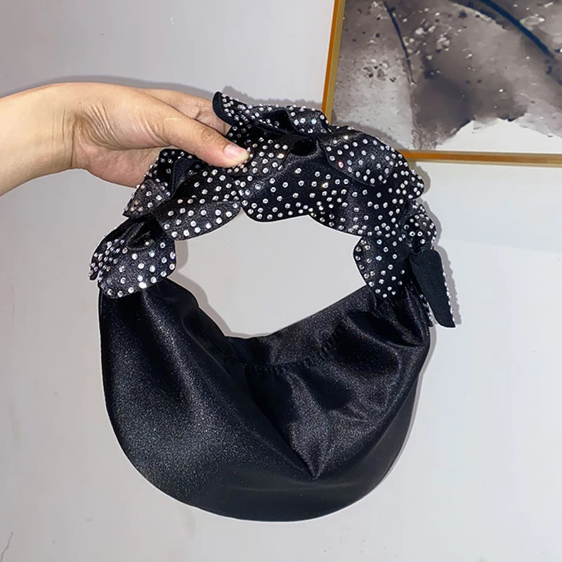

Вечерние сумки в форме полумесяца для женщин, роскошные дизайнерские сумки, кошельки, новинка 2025, модный клатч с цветами и бантом, украшением из стразов